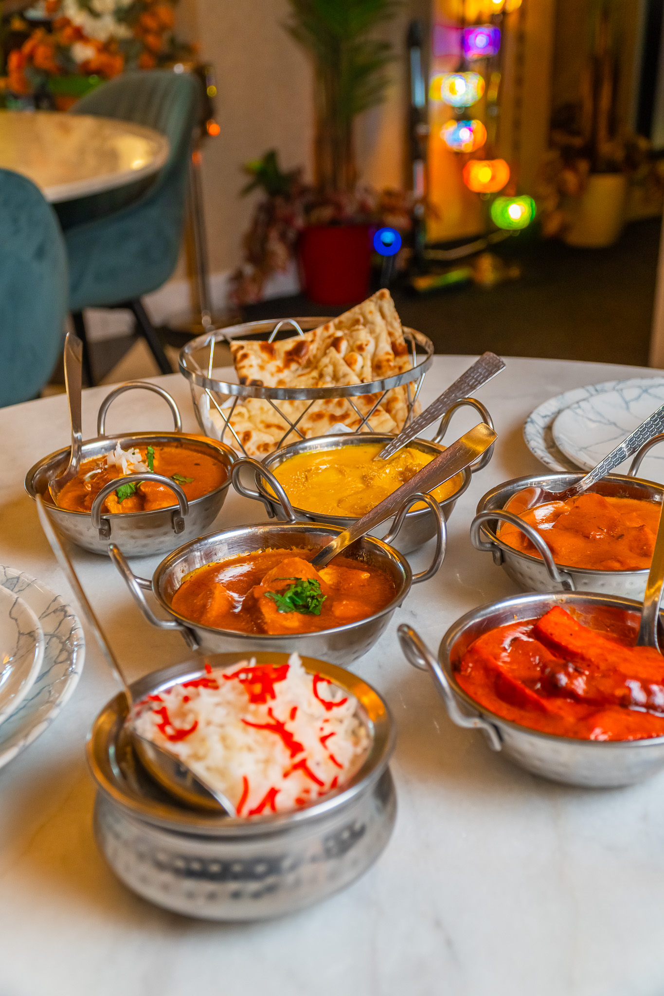 Presentación de platos DOLI — cocina Halal norte de la India